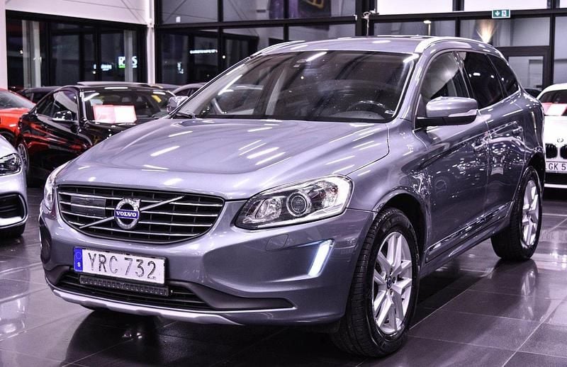 Grå Begagnad 2017 Volvo XC60 Standard SUV | 204 900 kr (Bra pris) - Bild 1/4