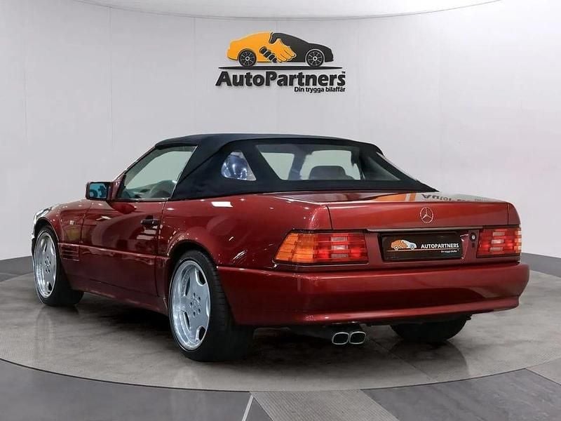 Begagnad Mercedes SL320 231 HK (169 kW) 1993 Mörkröd Cab