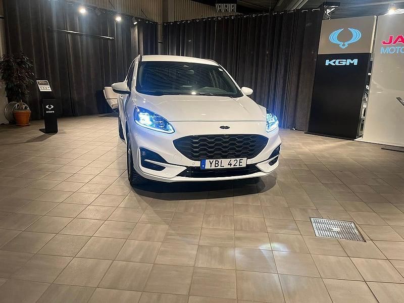 Vit Begagnad 2022 Ford Kuga Business Edition SUV | 299 000 kr (Lite dyr) - Bild 1/4