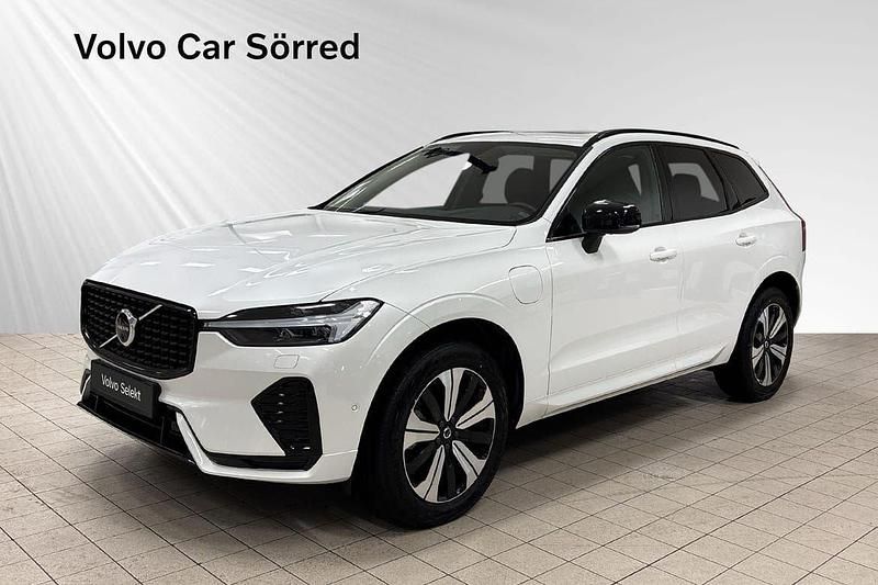 Vit Begagnad 2025 Volvo XC60 Plus SUV | 564 900 kr (Marknadspris) - Bild 1/3