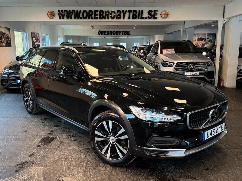 Svart Begagnad 2022 Volvo V90 CC Kombi | 379 900 kr (Marknadspris) - Bild 1/4