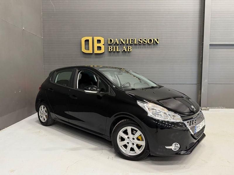 Begagnad Peugeot 208 68 HK (50 kW) 2012 Svart Halvkombi