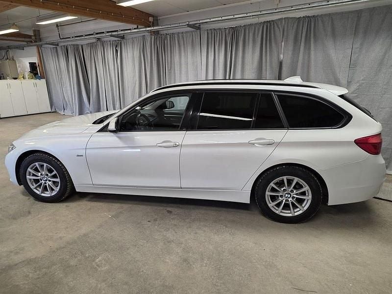 Begagnad BMW 320 Sport Line 190 HK (139 kW) 2015 Vit Kombi