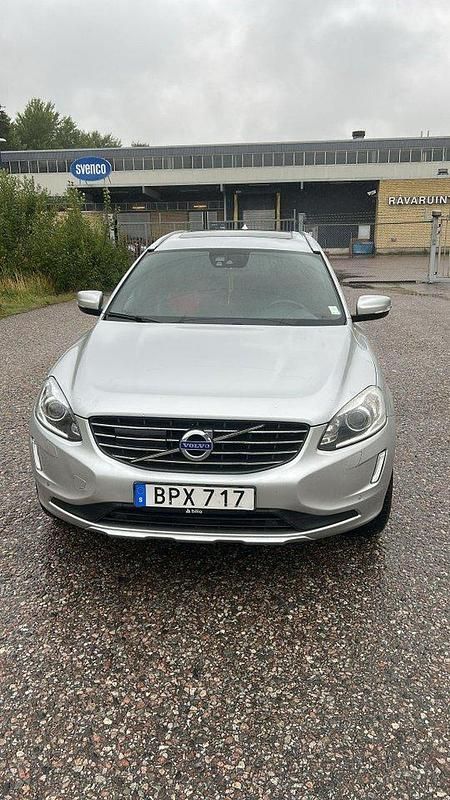 Silver Begagnad 2015 Volvo XC60 Ocean Race SUV | 190 000 kr (Lite dyr) - Bild 1/4