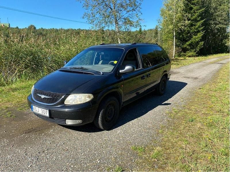 Svart Begagnad 2003 Chrysler Grand Voyager Minibuss | 15 000 kr (Marknadspris) - Bild 1/4