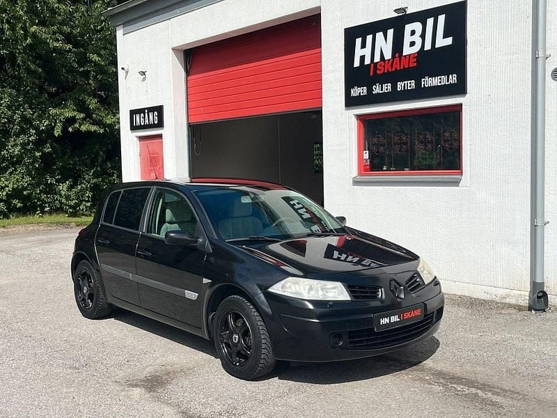 Svart Begagnad 2005 Renault Mégane II Halvkombi | 24 900 kr (Marknadspris) - Bild 1/4
