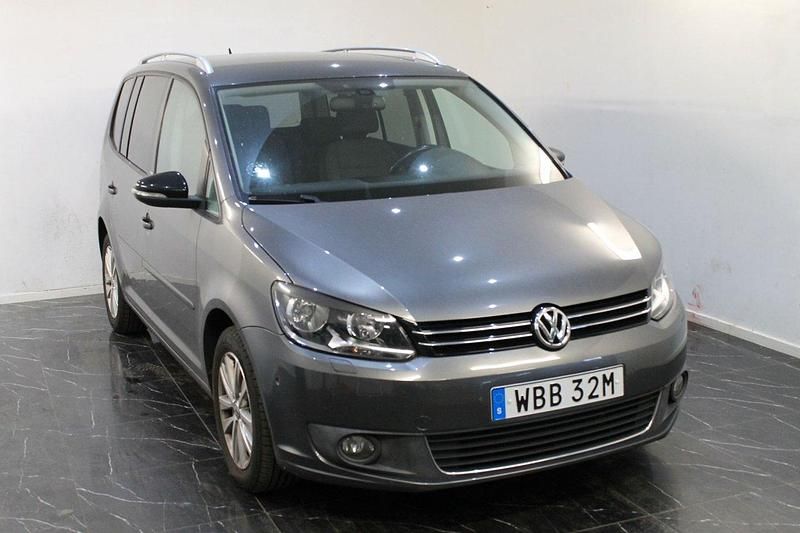 Begagnad VW Touran Comfortline 105 HK (77 kW) 2011 Mörkgrå Minibuss