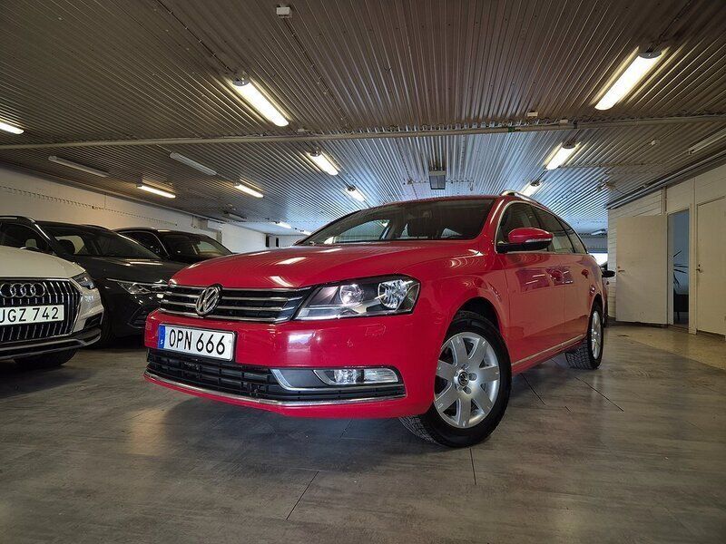 Röd Begagnad 2014 VW Passat Kombi | 69 900 kr (Bra pris) - Bild 1/4