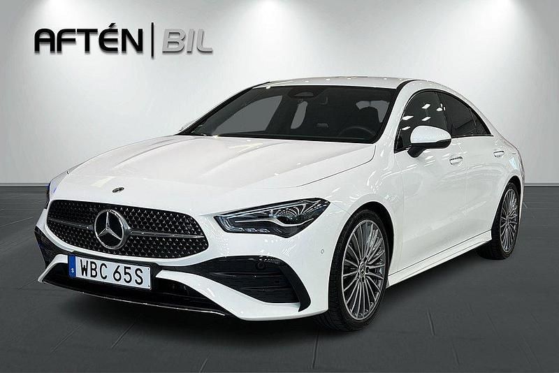 Vit Begagnad 2023 Mercedes CLA200 AMG line Sportkupé | 399 800 kr (Dyr) - Bild 1/3