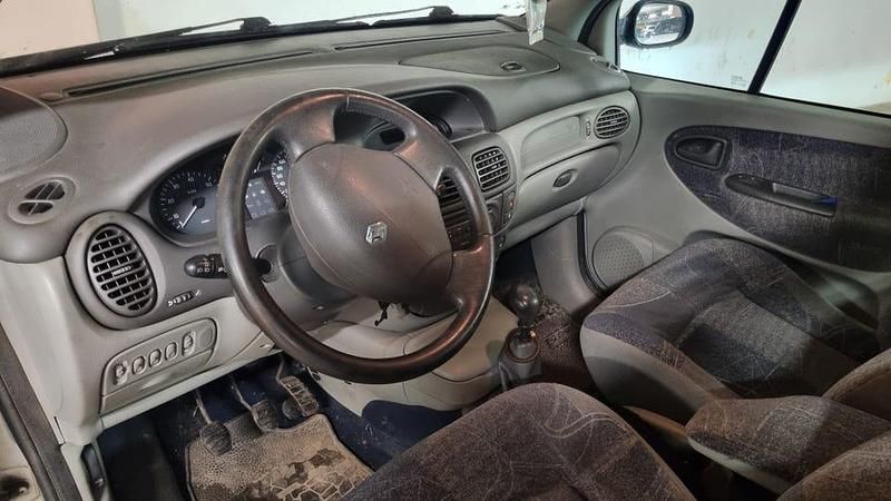 Begagnad Renault Scénic 107 HK (78 kW) 2001 Minibuss