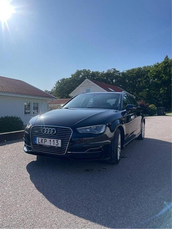 Svart Begagnad 2016 Audi A3 Sportback e-tron Ambition Sedan | 160 000 kr (Marknadspris) - Bild 1/4