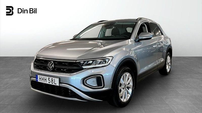 Silver (pyrit silver metallic) Begagnad 2024 VW T-Roc Life SUV | 319 900 kr (Lite dyr) - Bild 1/4