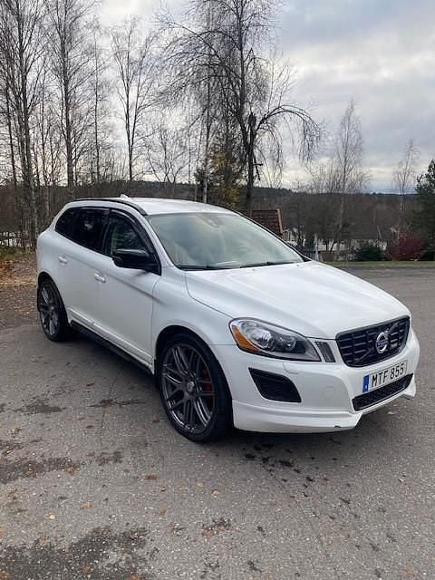 Vit Begagnad 2012 Volvo XC60 R-Design SUV | 140 000 kr (Lite dyr) - Bild 1/4