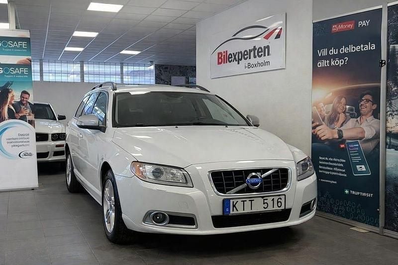 Begagnad Volvo V70 Momentum 163 HK (119 kW) 2010 Vit Kombi
