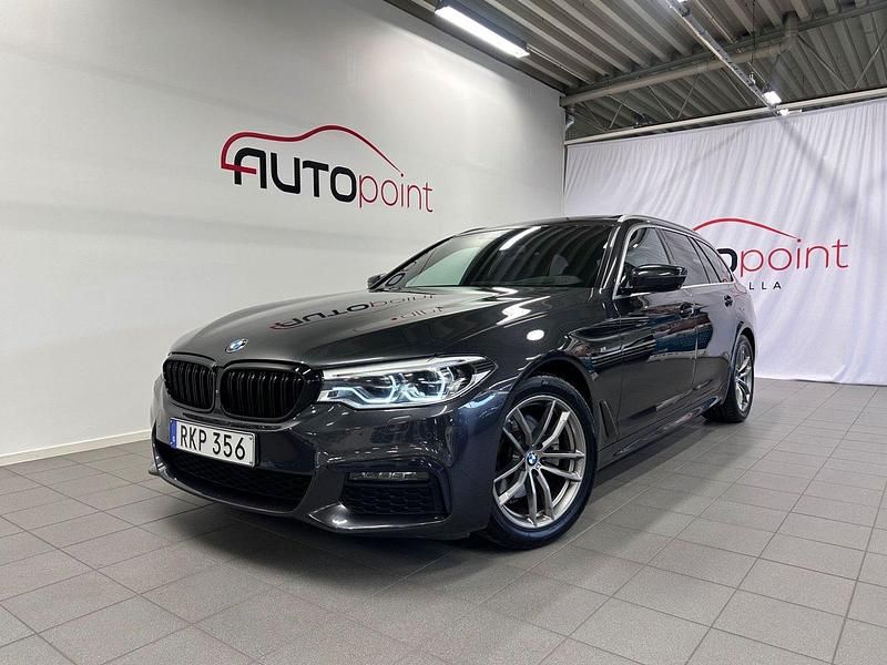 Grå Begagnad 2018 BMW 520 M Sport Kombi | 339 000 kr (Marknadspris) - Bild 1/4