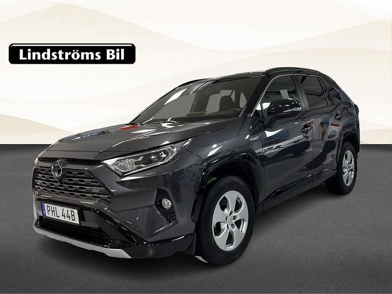 Grå Begagnad 2021 Toyota RAV4 Hybrid Style SUV | 354 900 kr (Marknadspris) - Bild 1/3