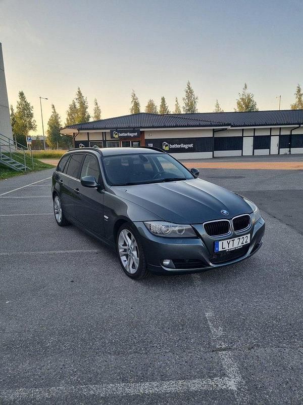 Grön Begagnad 2012 BMW 320 Kombi | 85 000 kr (Bra pris) - Bild 1/4
