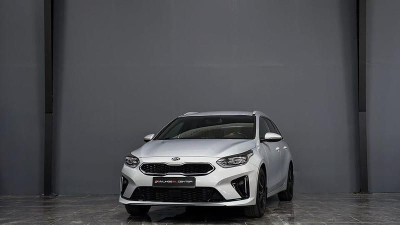 Grå Begagnad 2019 Kia Ceed Sportswagon GT-Line Kombi | 189 900 kr (Marknadspris) - Bild 1/4