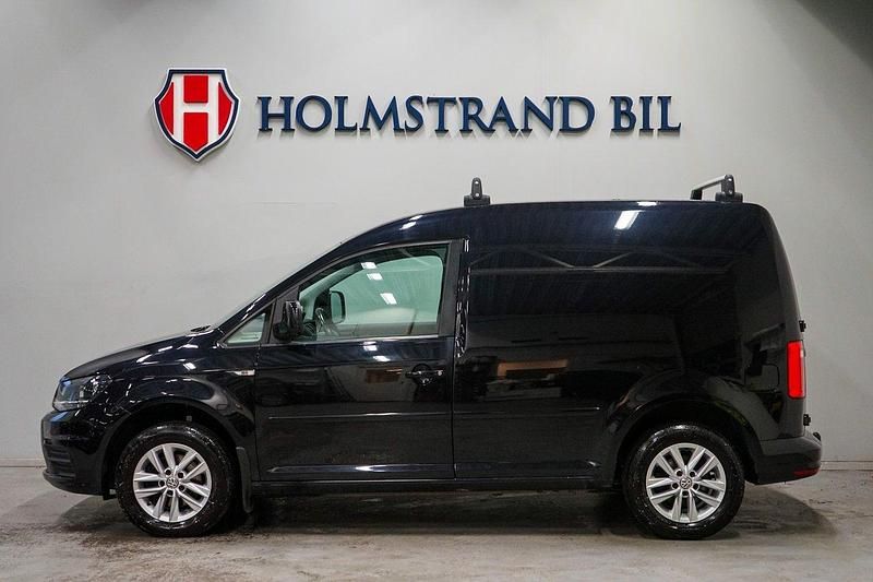 Svart Begagnad 2018 VW Caddy Minibuss | 144 899 kr (Lite dyr) - Bild 1/4