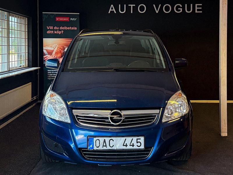 Blå Begagnad 2010 Opel Zafira Minibuss | 37 900 kr - Bild 1/4