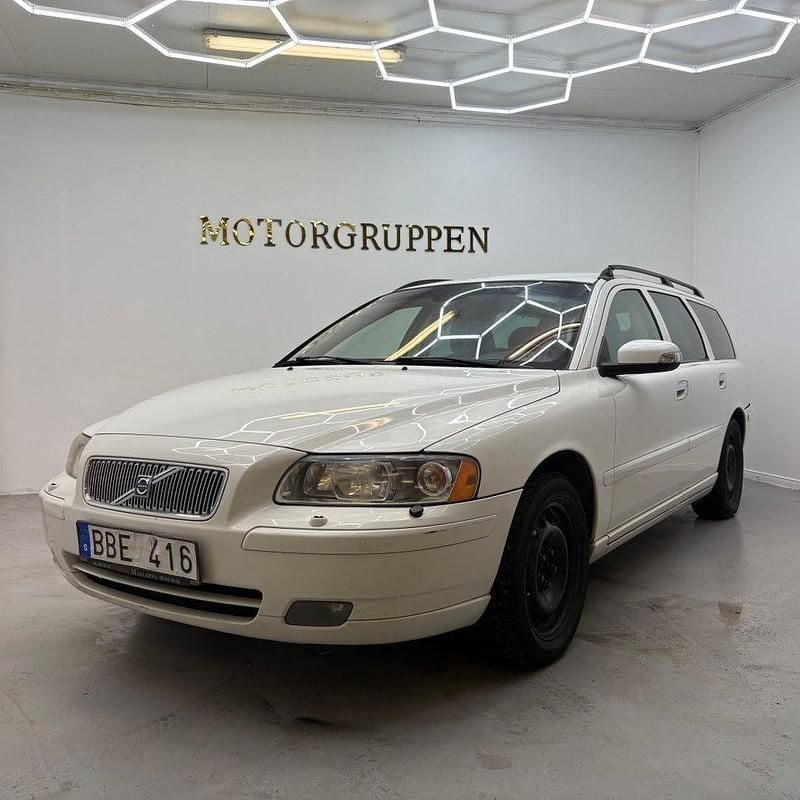 Vit Begagnad 2008 Volvo V70 Momentum Kombi | 59 900 kr (Superpris) - Bild 1/4