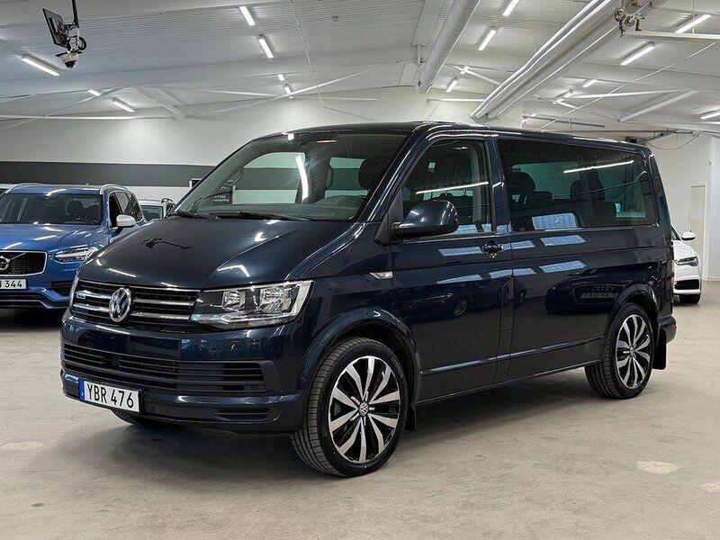 Blå Begagnad 2016 VW Multivan Minibuss | 299 000 kr - Bild 1/4
