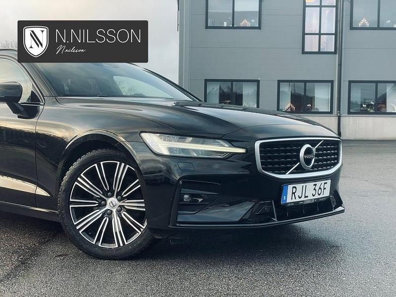 Begagnad Volvo V60 R-Design 200 HK (147 kW) 2019 Svart Kombi