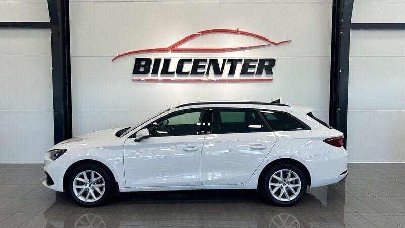 Vit Begagnad 2022 Seat Leon ST Comfort Kombi | 194 900 kr (Marknadspris) - Bild 1/4