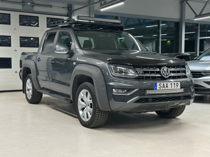 Grå Begagnad 2019 VW Amarok Pickup | 329 900 kr (Superpris) - Bild 1/4