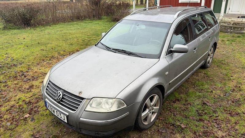 Grå Begagnad 2002 VW Passat Kombi | 10 000 kr (Bra pris) - Bild 1/4