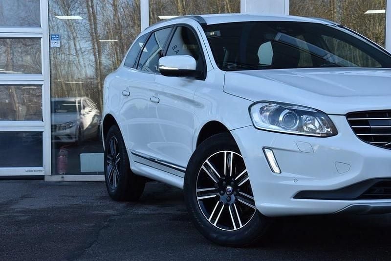 Begagnad Volvo XC60 Summum 150 HK (110 kW) 2017 Vit SUV
