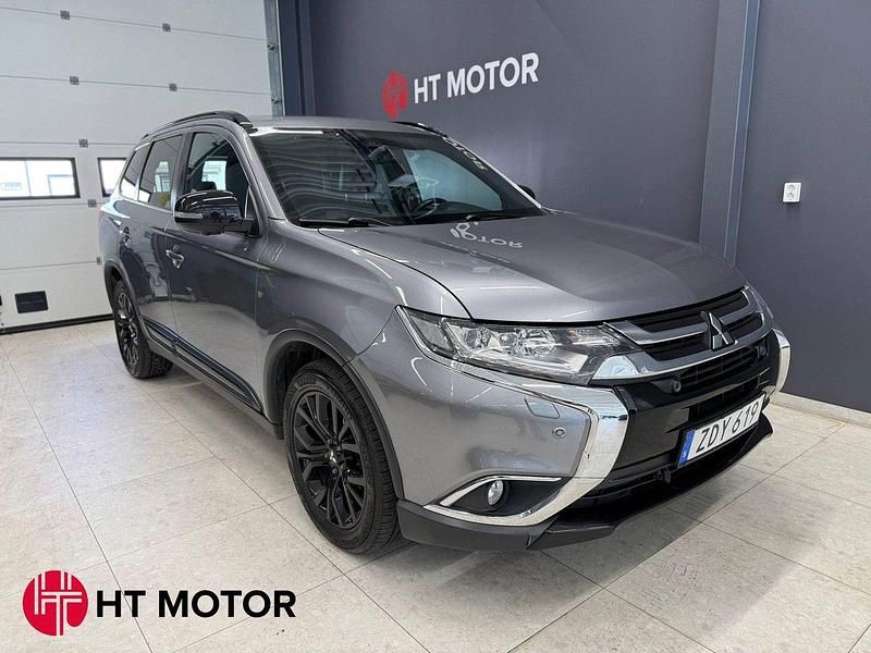 Grå Begagnad 2017 Mitsubishi Outlander SUV | 199 900 kr (Lite dyr) - Bild 1/4