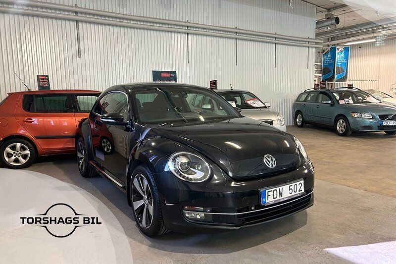 Svart Begagnad 2013 VW Beetle Halvkombi | 109 900 kr (Marknadspris) - Bild 1/3