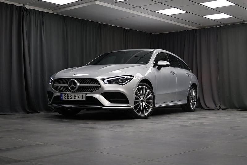Silver Begagnad 2023 Mercedes CLA250e Shooting Brake Premium Kombi | 324 000 kr (Superpris) - Bild 1/4