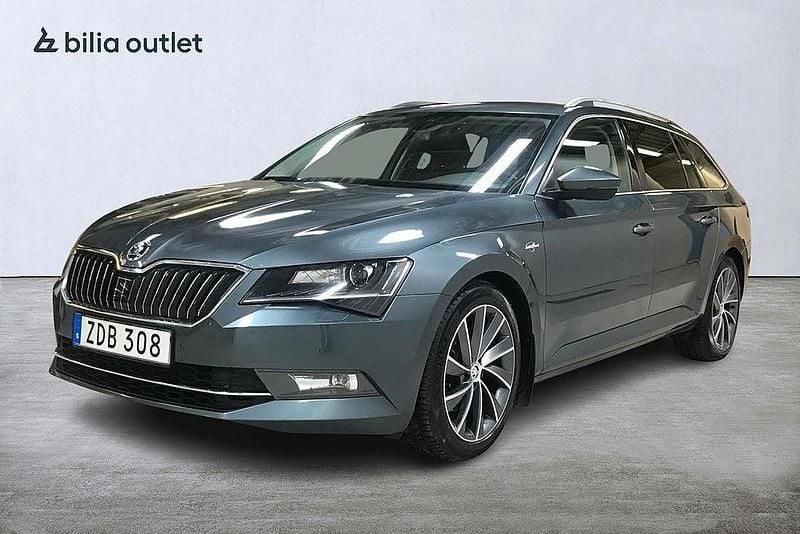 Grå Begagnad 2017 Skoda Superb LAURIN & KLEMENT Kombi | 204 900 kr (Marknadspris) - Bild 1/3