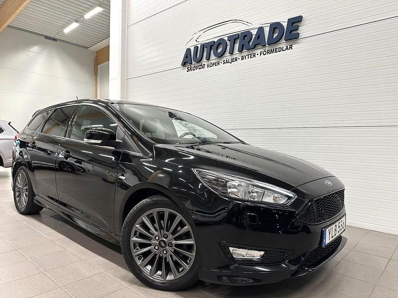 Svart Begagnad 2017 Ford Focus ST-Line Kombi | 89 900 kr (Marknadspris) - Bild 1/4