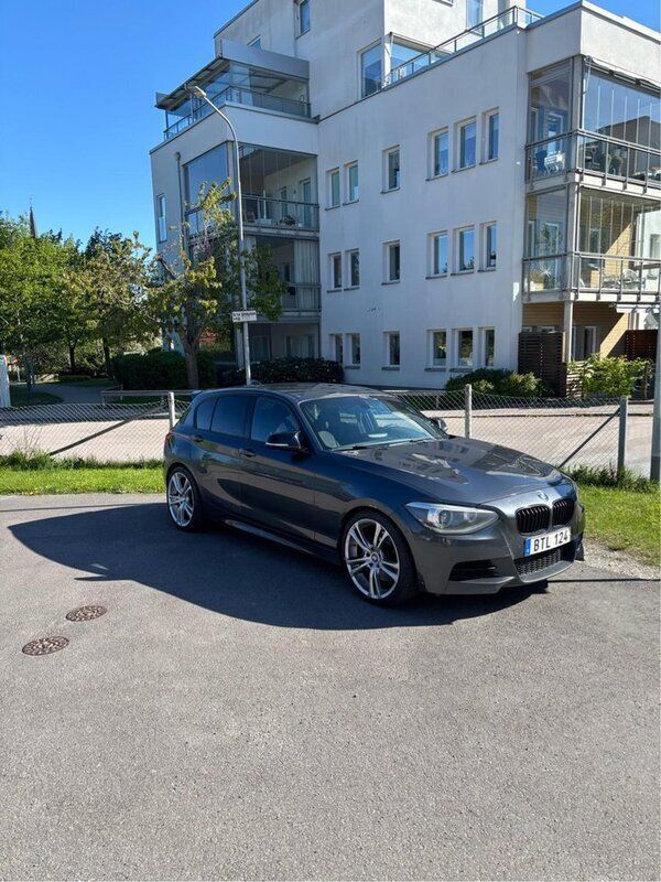 Grå Begagnad 2013 BMW M135 M Sport Halvkombi | 170 000 kr (Bra pris) - Bild 1/2