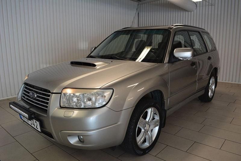 Grå Begagnad 2006 Subaru Forester SUV | 74 000 kr (Marknadspris) - Bild 1/3