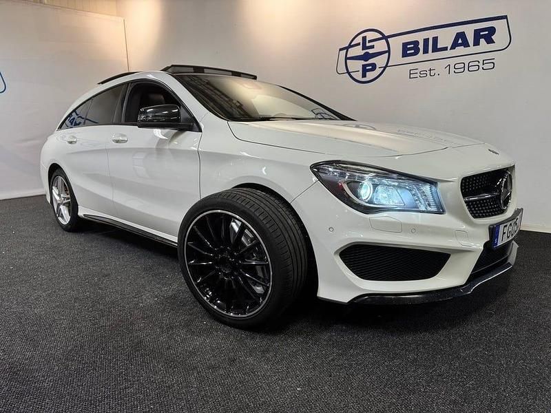 Vit Begagnad 2015 Mercedes CLA220 AMG Sedan | 195 000 kr (Marknadspris) - Bild 1/4