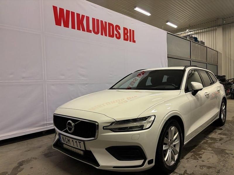 Vit Begagnad 2019 Volvo V60 Momentum Kombi | 219 900 kr (Marknadspris) - Bild 1/4