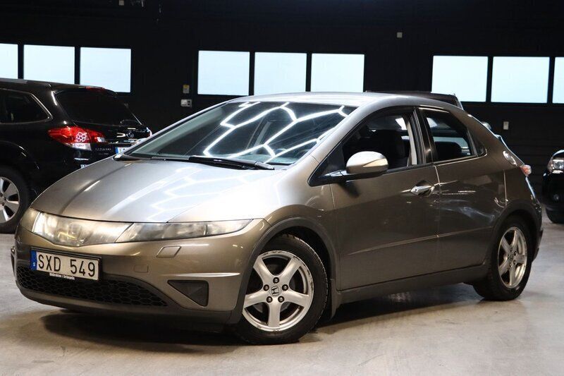 Mörkgrå (grå) Begagnad 2008 Honda Civic Sport Halvkombi | 29 900 kr (Marknadspris) - Bild 1/4