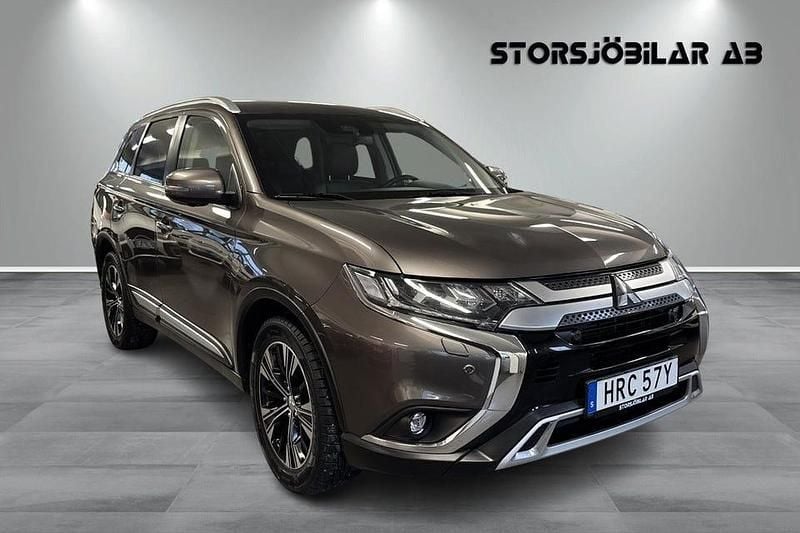 Brun Begagnad 2019 Mitsubishi Outlander SUV | 239 000 kr (Marknadspris) - Bild 1/4