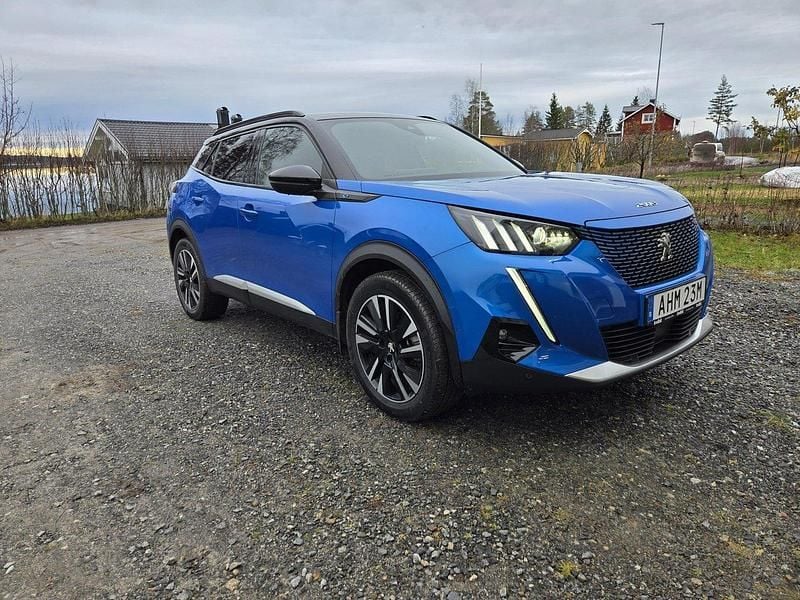 Blå Begagnad 2022 Peugeot e-2008 GTi SUV | 205 000 kr (Bra pris) - Bild 1/4