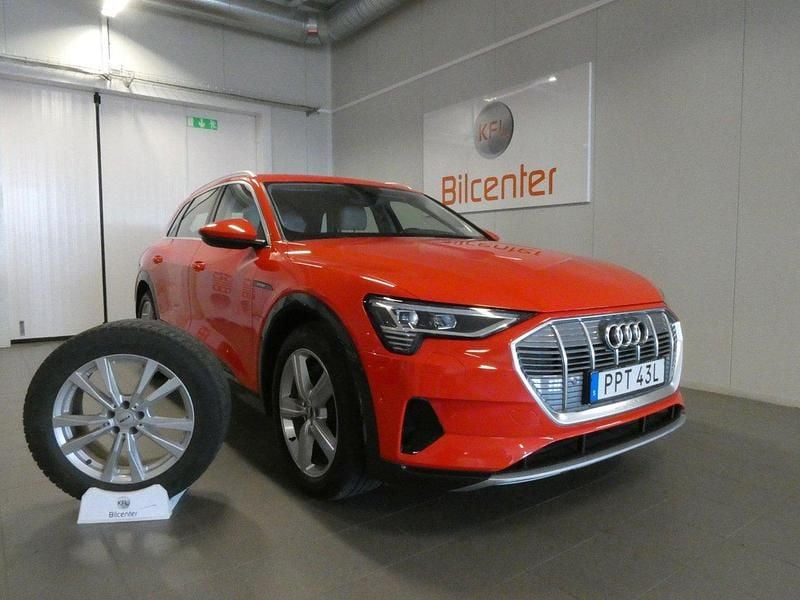 Röd Begagnad 2020 Audi e-tron SUV | 339 900 kr (Marknadspris) - Bild 1/3