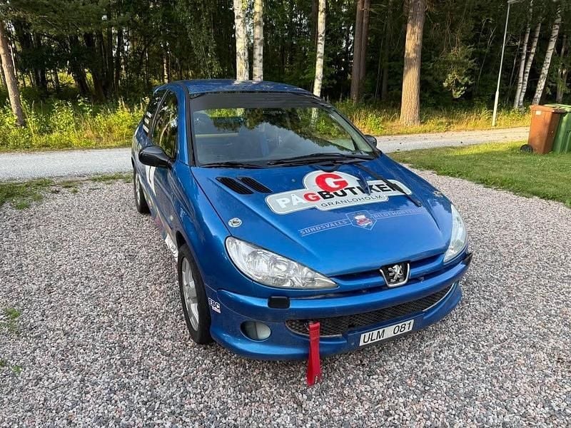 Blå Begagnad 2004 Peugeot 206 RC Halvkombi | 29 800 kr (Marknadspris) - Bild 1/4