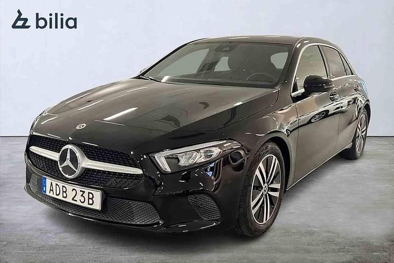 Svart Begagnad 2021 Mercedes A180 Halvkombi | 259 900 kr (Marknadspris) - Bild 1/1