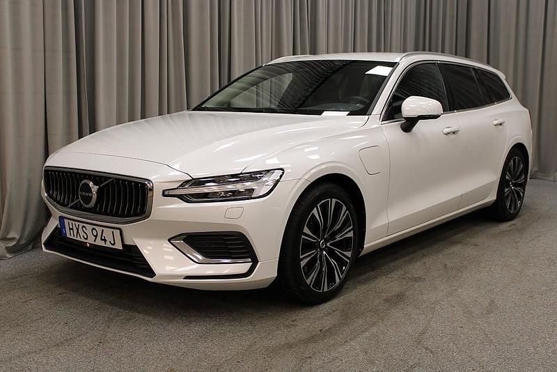 Begagnad Volvo V60 253 HK (186 kW) 2022 Vit Kombi