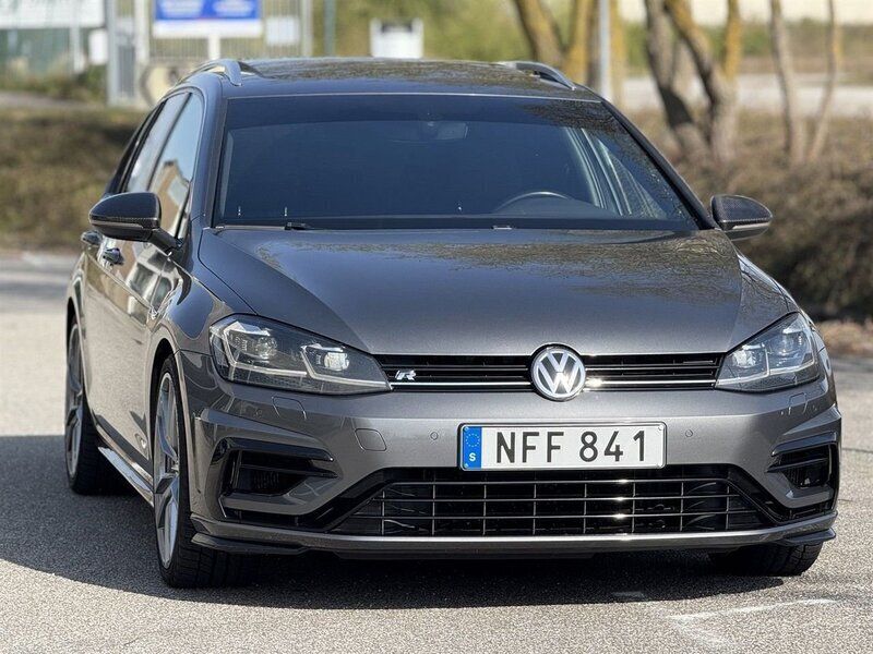 Mörkgrå Begagnad 2017 VW Golf VII R Kombi | 254 900 kr (Dyr) - Bild 1/4