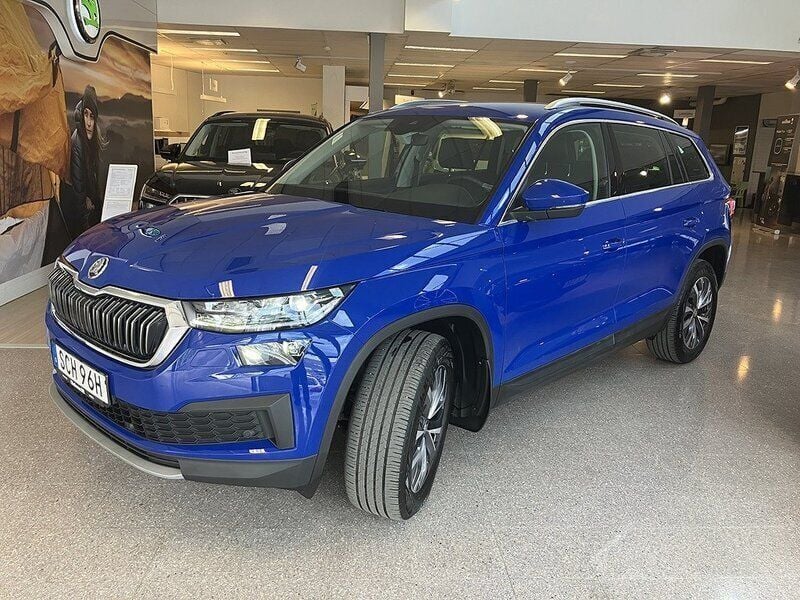 Blå Begagnad 2022 Skoda Kodiaq Style SUV | 379 000 kr (Marknadspris) - Bild 1/4