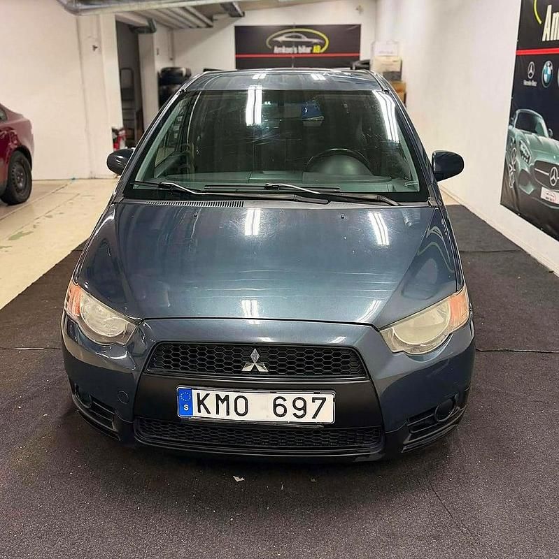 Begagnad Mitsubishi Colt 95 HK (69 kW) 2009 Grå Halvkombi